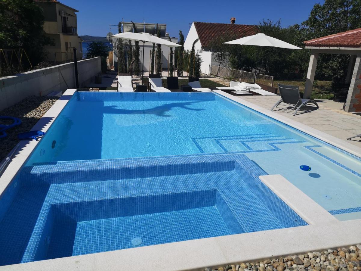 Villa Lukas ซูโกชัน ภายนอก รูปภาพ