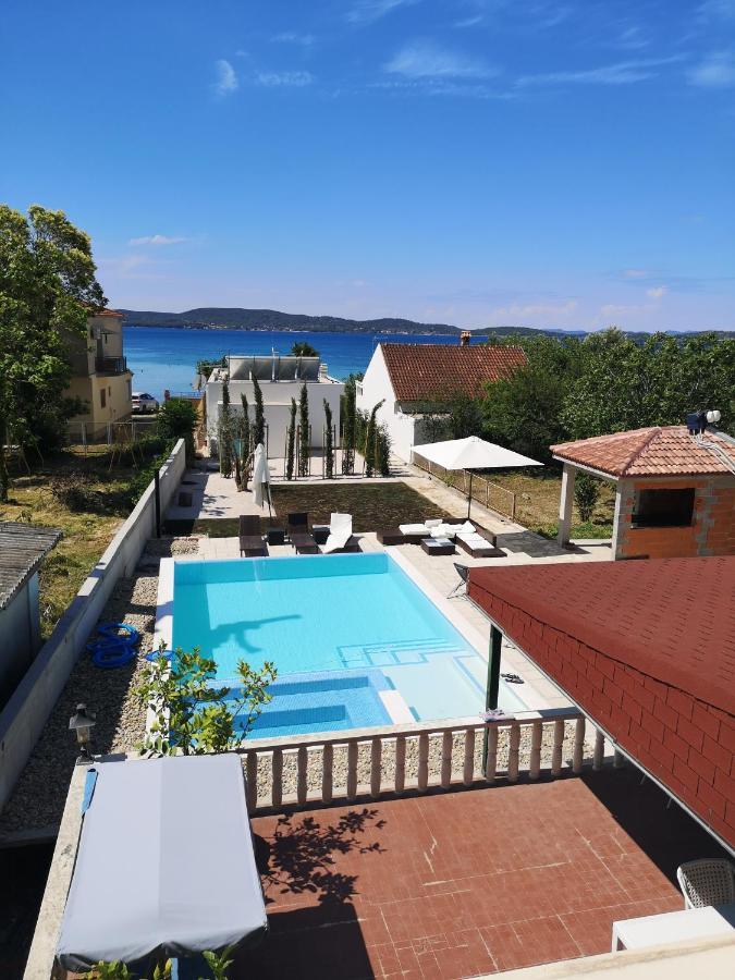 Villa Lukas ซูโกชัน ภายนอก รูปภาพ