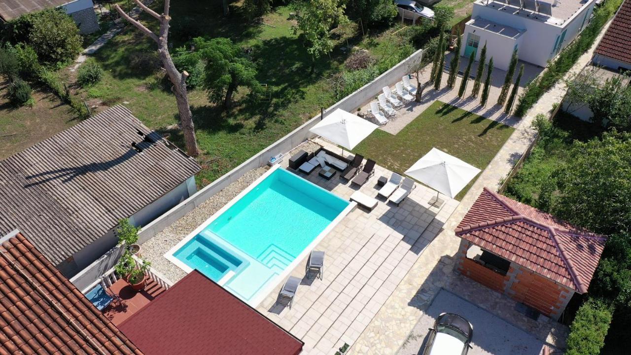 Villa Lukas ซูโกชัน ภายนอก รูปภาพ