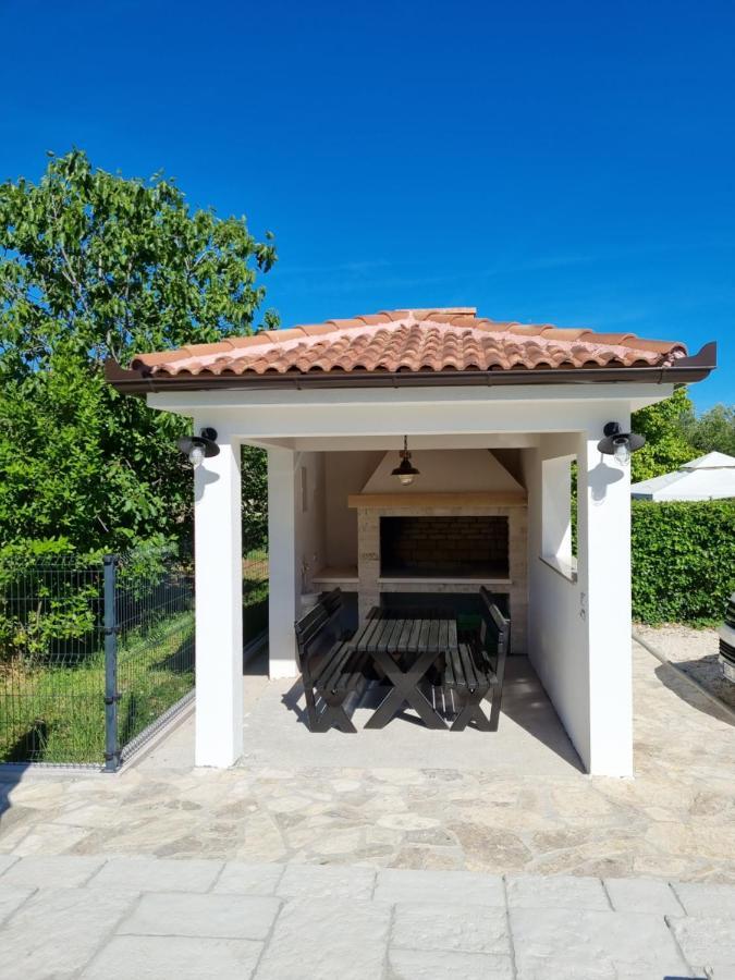 Villa Lukas ซูโกชัน ภายนอก รูปภาพ