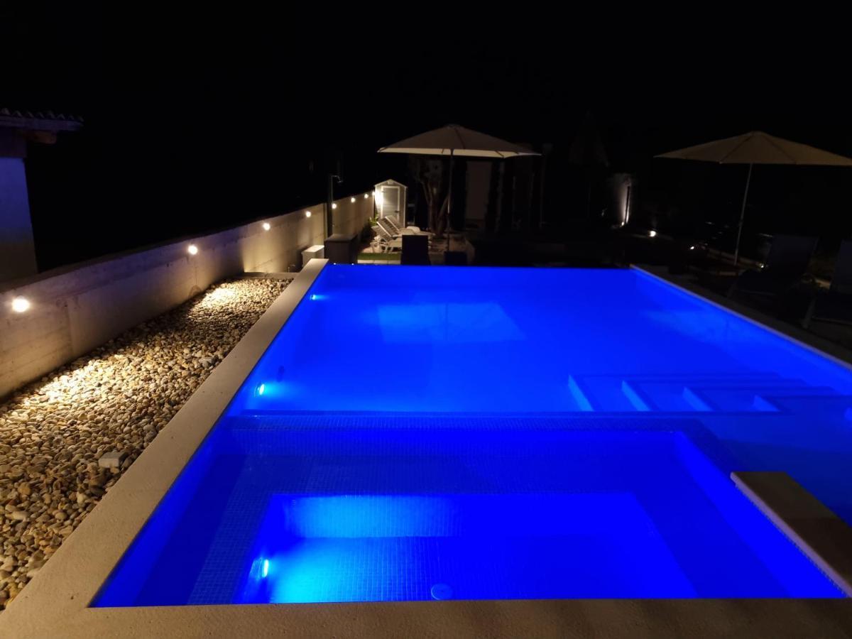 Villa Lukas ซูโกชัน ภายนอก รูปภาพ