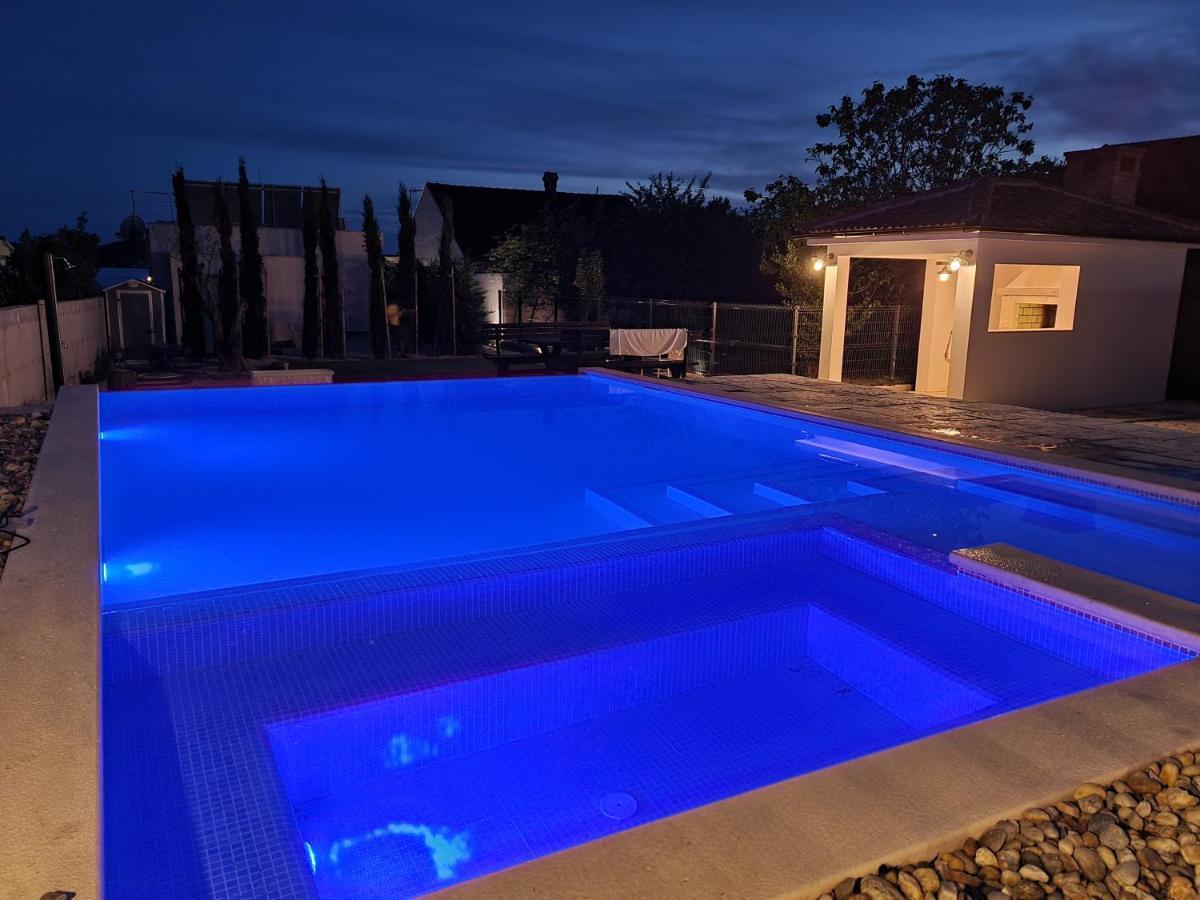 Villa Lukas ซูโกชัน ภายนอก รูปภาพ