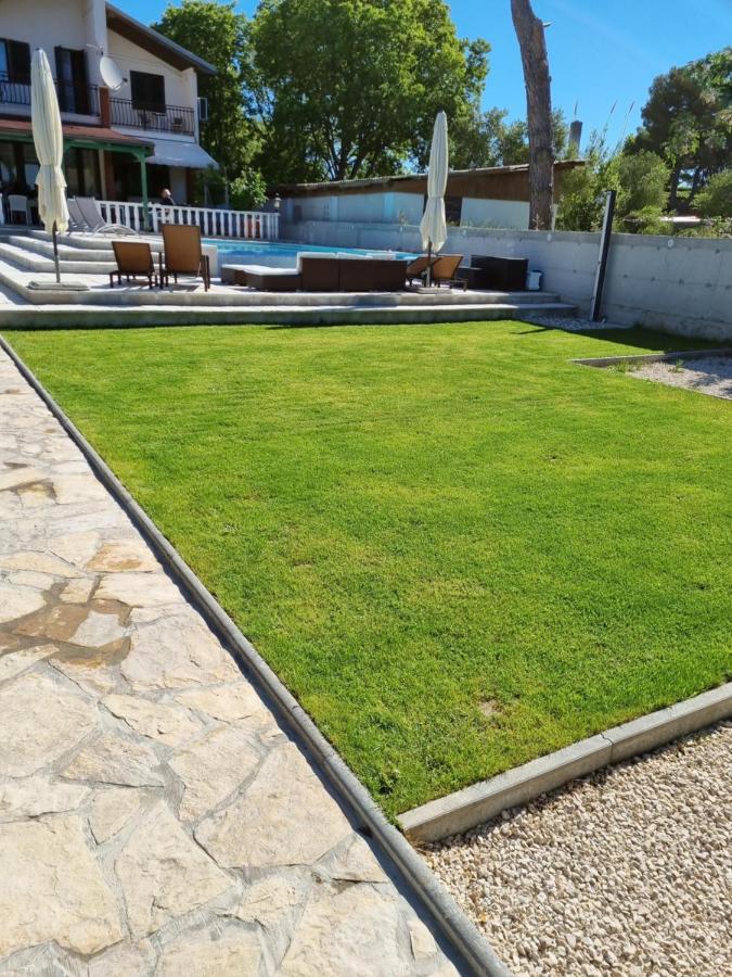 Villa Lukas ซูโกชัน ภายนอก รูปภาพ